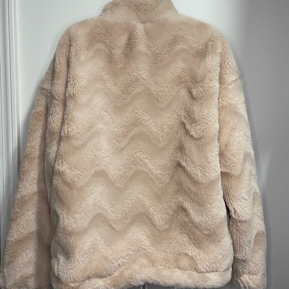 NWT Urban Outfitters Creme Faux Fur Full-Zip Jacket Size L - Picture 3 of 12